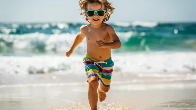 Sonnenbrille für Kinder mit UV400 Schutz am Strand für empfindliche Augen