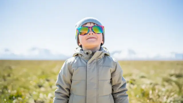 Sonnenbrille für Kinder desinfizieren für gesunde Augen und unbeschwerten Sommer