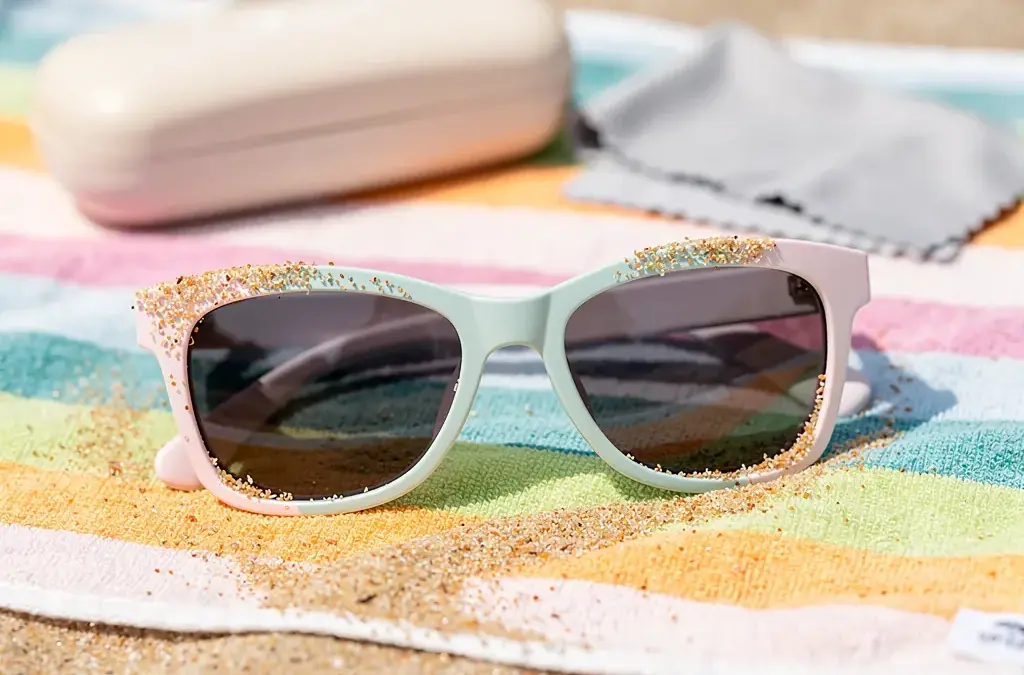 Sonnenbrille für Kinder mit Schutz vor Kratzern in der richtigen Aufbewahrung