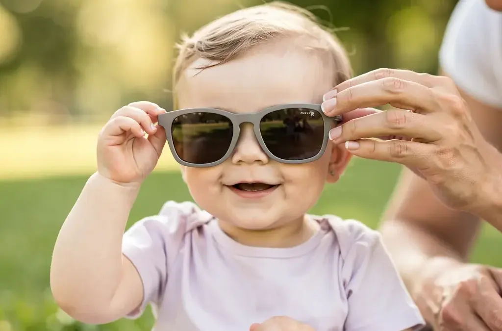 Sonnenbrille für Kleinkinder schützt effektiv vor UV-Strahlen und sorgt für Sicherheit beim Spielen
